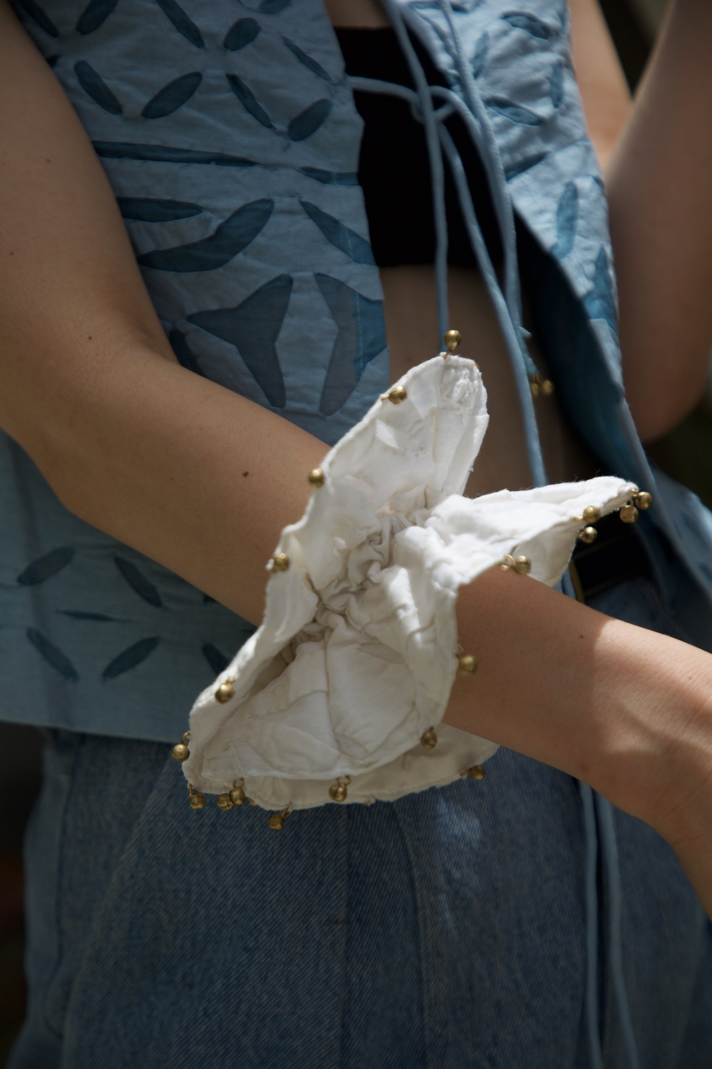 Hand cutwork scrunchie(white)