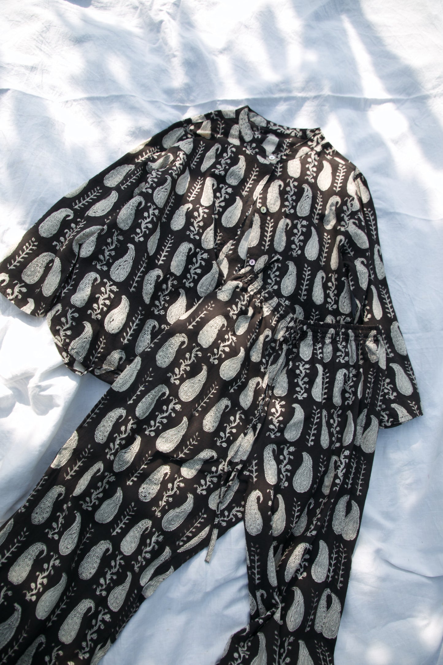 blockprint setup wear(black/paisley)
