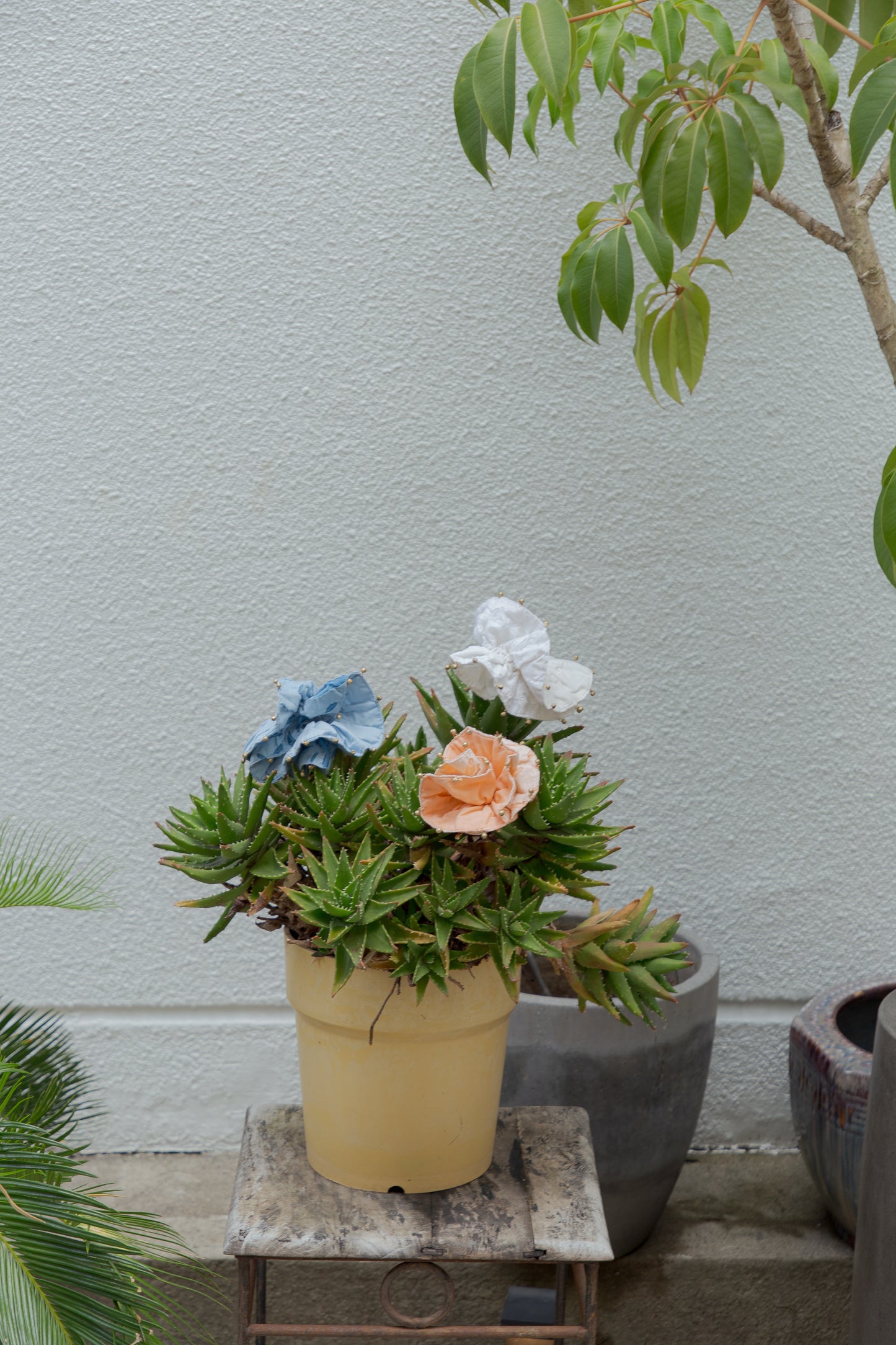 Hand cutwork scrunchie(white)