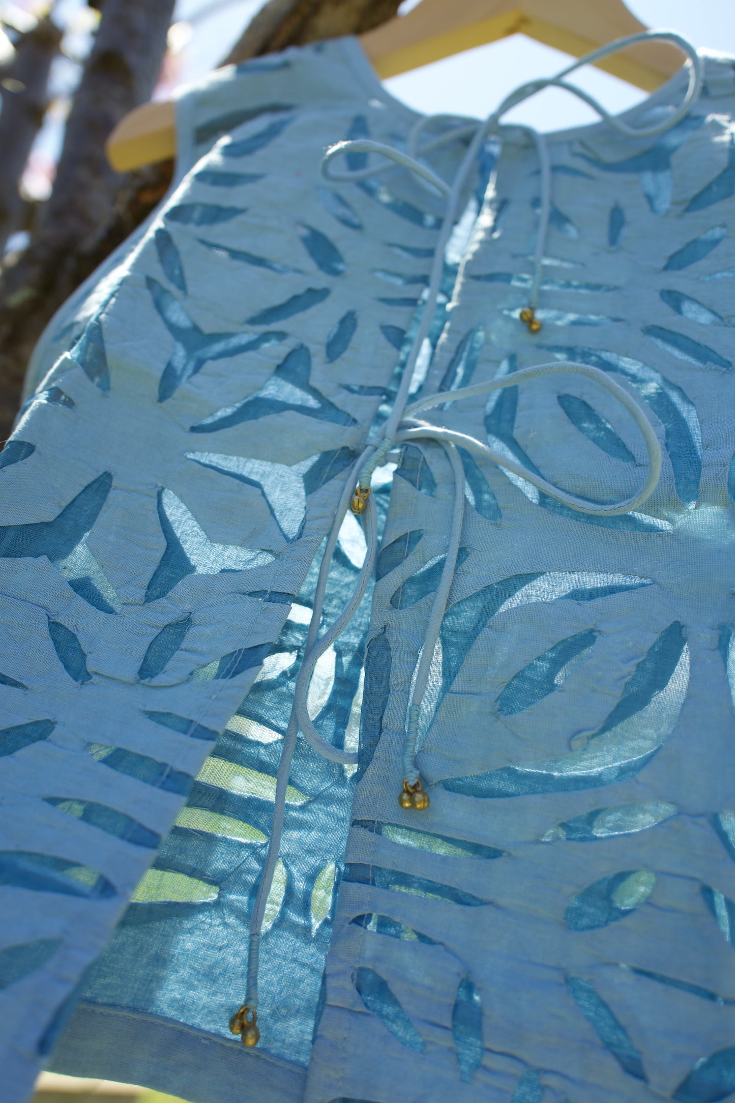Hand cutwork top（blue）