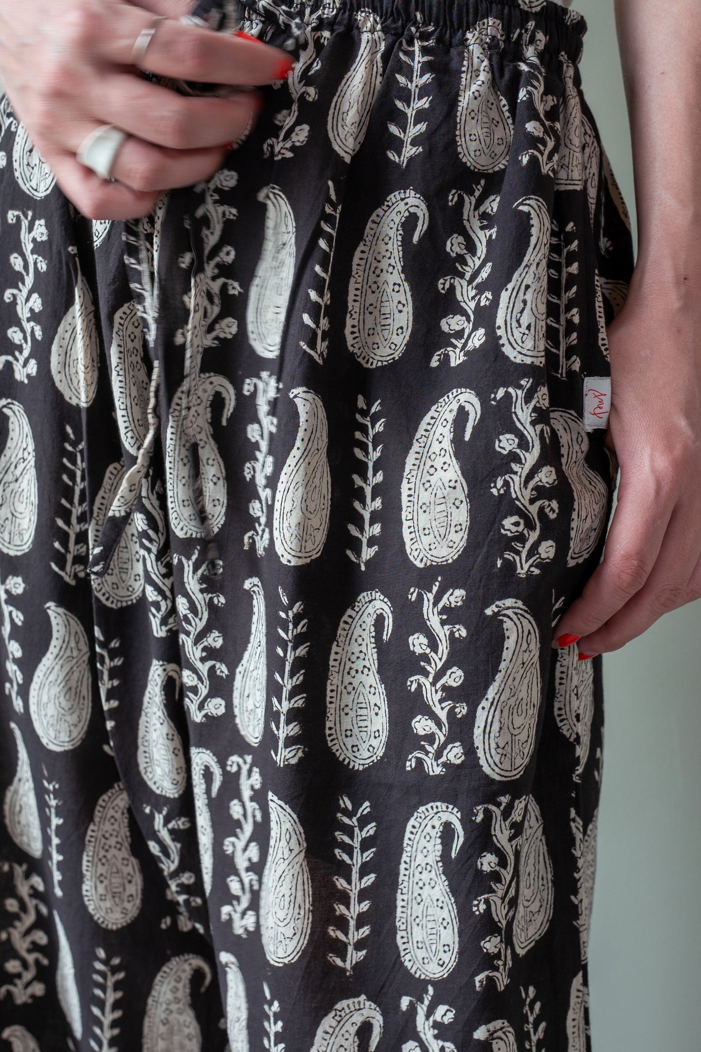 block print pants（black/paisley）