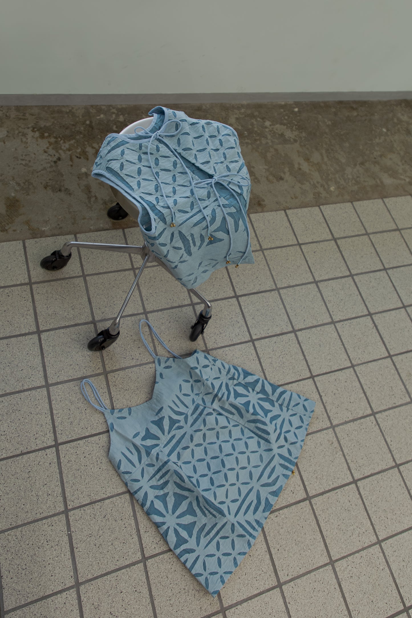 Hand cutwork top（blue）