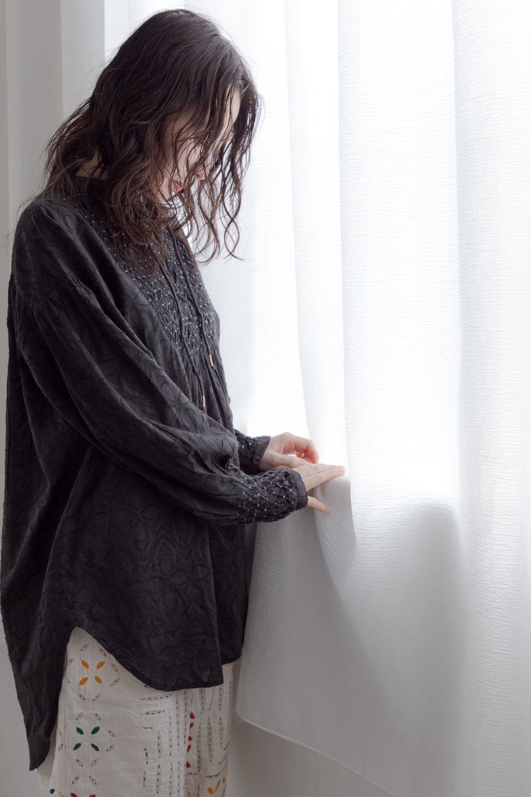 Hand smoking blouse（black）